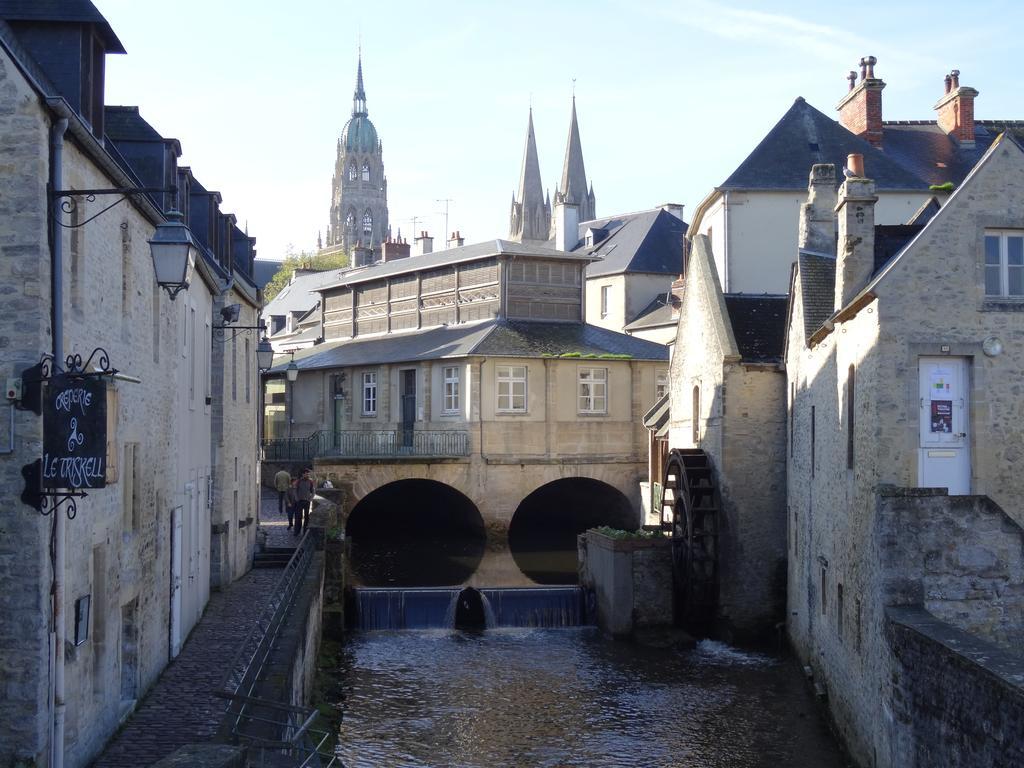 Logis Les Remparts Panzió Bayeux Kültér fotó